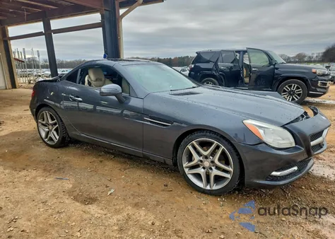 2015 Mercedes-Benz Slk 250 z USA, uszkodzony, nr VIN WDDPK4HAXFF102480